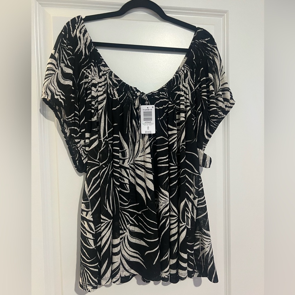 Torrid Black and White Tropical Print Blouse